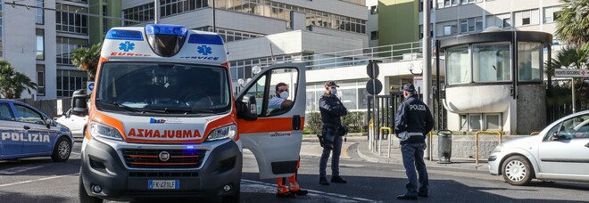 Covid a Napoli, paziente sospetto muore nel bagno del pronto soccorso del Cardarelli