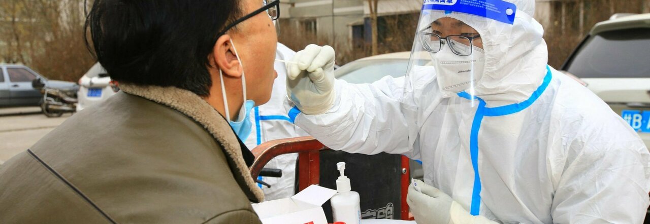 Cina, vaccini mRna vietati e ospedali a rischio collasso: ecco perché Pechino non può abbandonare la politica zero-Covid