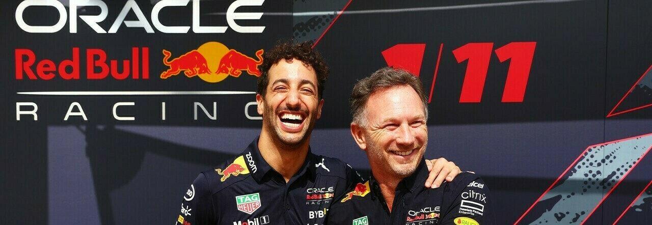 Nella foto, Ricciardo e Horner