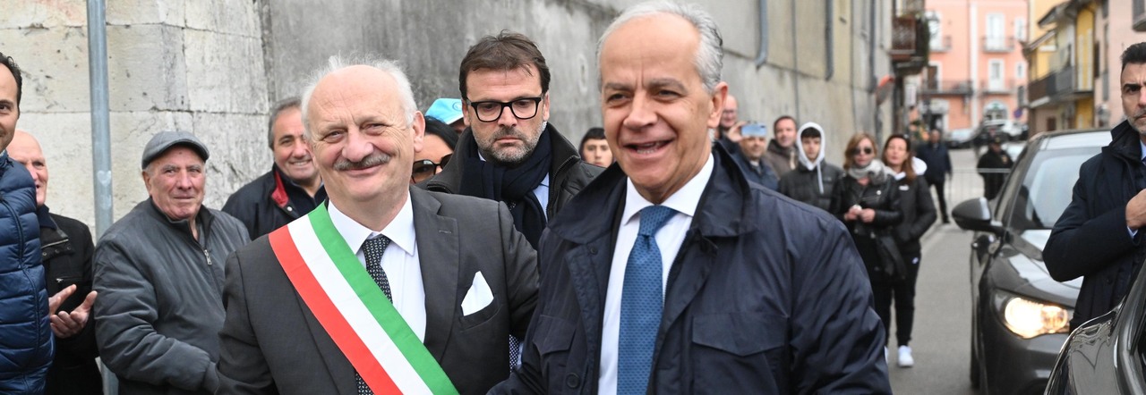 Matteo Piantedosi con il sindaco di Pietrastornina Amato Rizzo