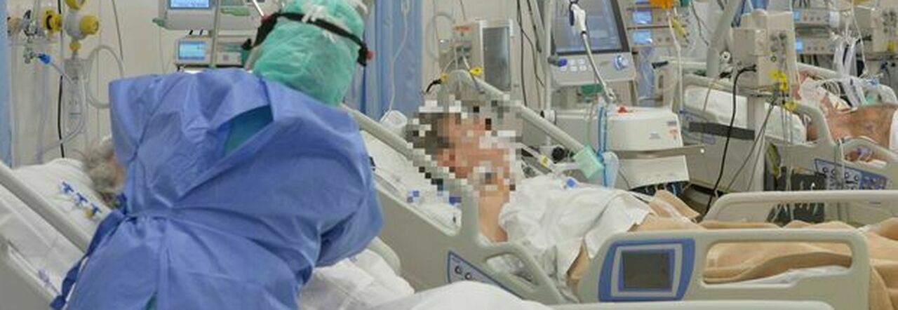 Contagiata da un'infermiera no vax, Mirella muore di Covid in ospedale. Il figlio: «Basta dire che i vaccini non servono»