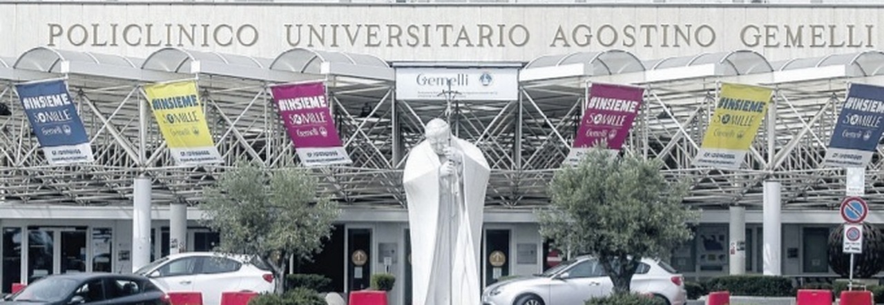 Papa Francesco, stenosi diverticolare colpisce un anziano su 5: «E spesso non dà sintomi»
