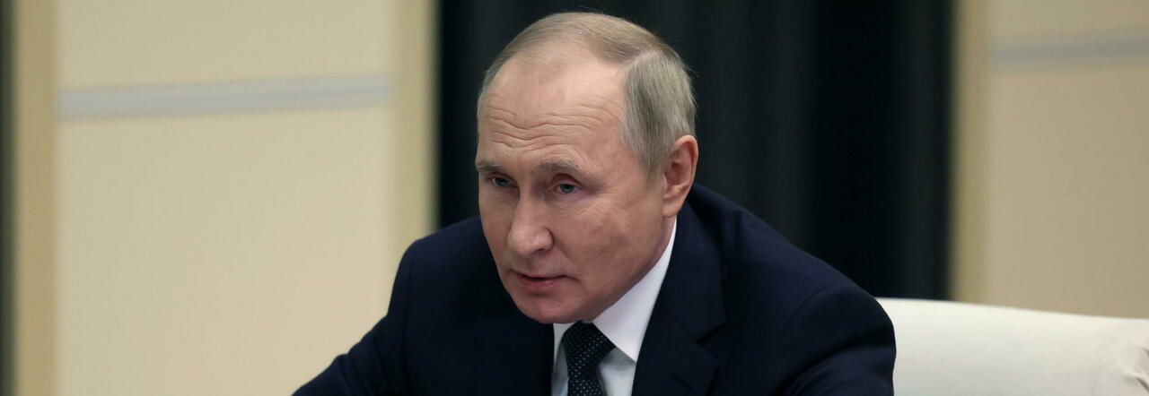 Putin, tre sosia per coprire la sua fuga? L'intelligence ucraina: «Dov'è finito il presidente russo?»