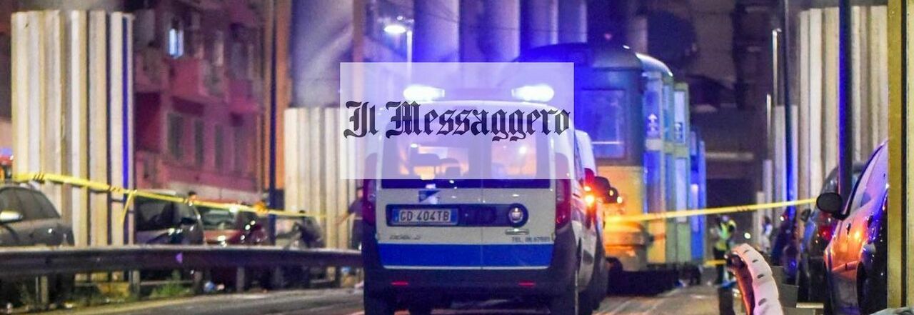 Roma, incidente: scooter travolto dal tram al Pigneto, morto un 17enne, un altro in fin di vita