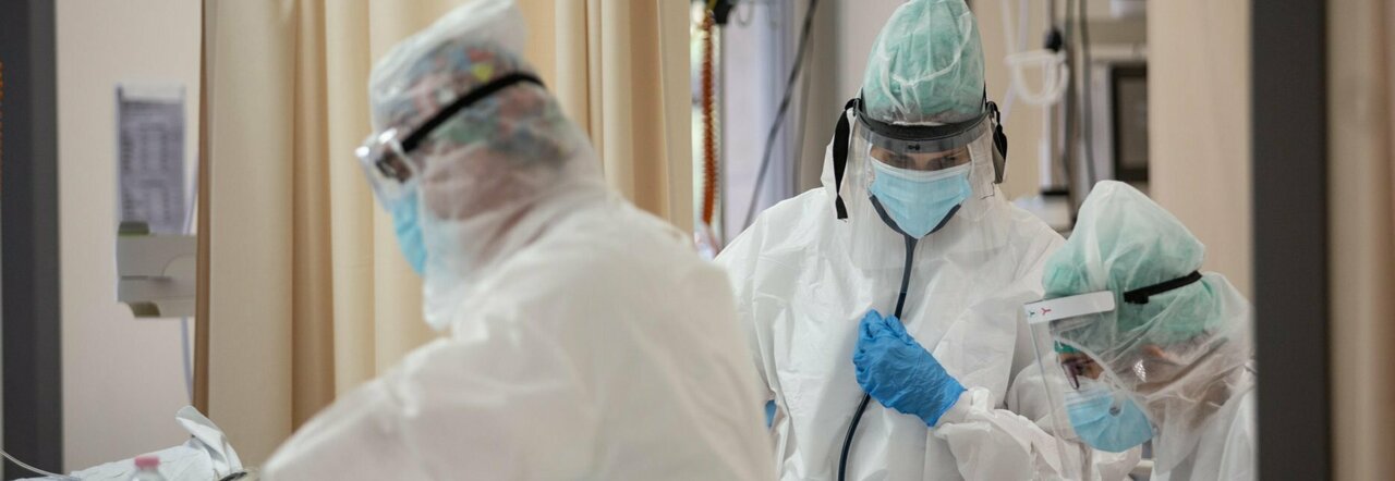 Influenza, allarme medici: «Boom contagi, bimbi a rischio. Sì alle mascherine». Lombardia, vaccini gratis da sabato