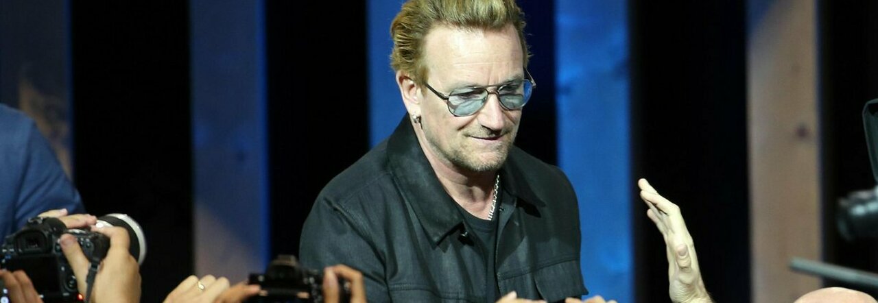 Bono Vox: «A 14 anni dimenticai mia madre morta». Rock, sogni, dolore del leader degli U2