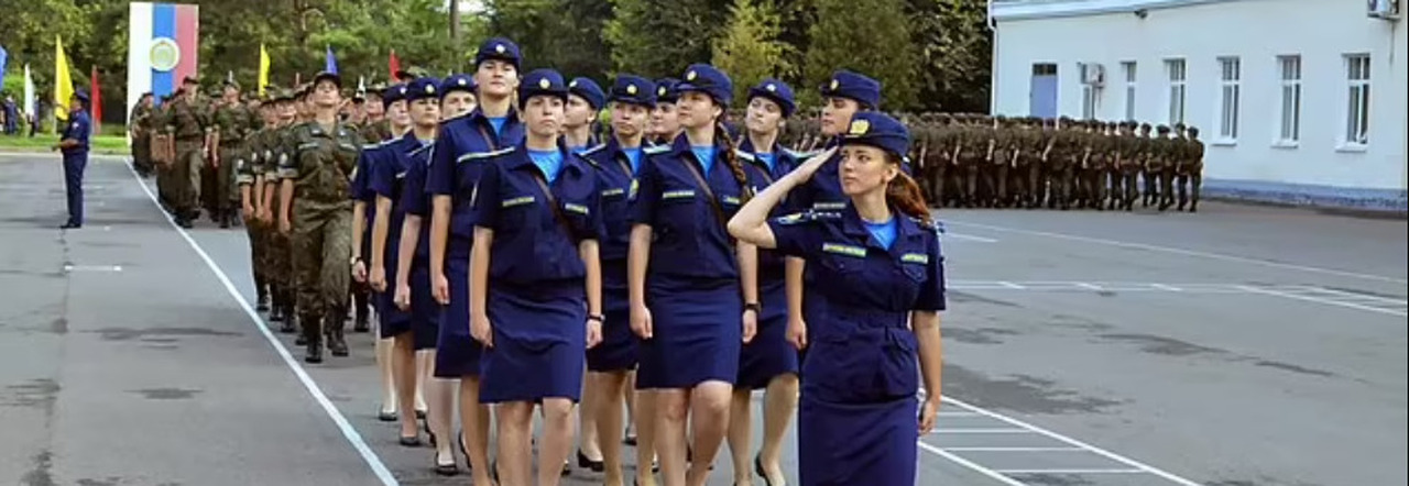 Putin schiera donne pilota appena diplomate: sono addestrate a guidare i bombardieri nucleari