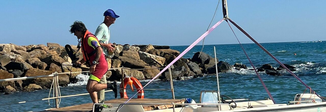Dramma a Ladispoli, sub di 70 anni disperso in mare: è stata ritrovata solo la barca usata per l'immersione