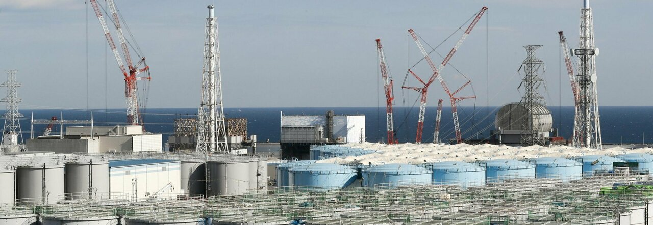 Fukushima, l'acqua della centrale nucleare finirà in mare. Esplode la protesta: «Preoccupazione per la salute»