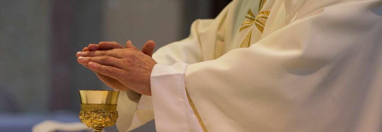 Sicilia, prete accusato di abusi. Il vescovo intercettato: «Ho insabbiato questa storia»