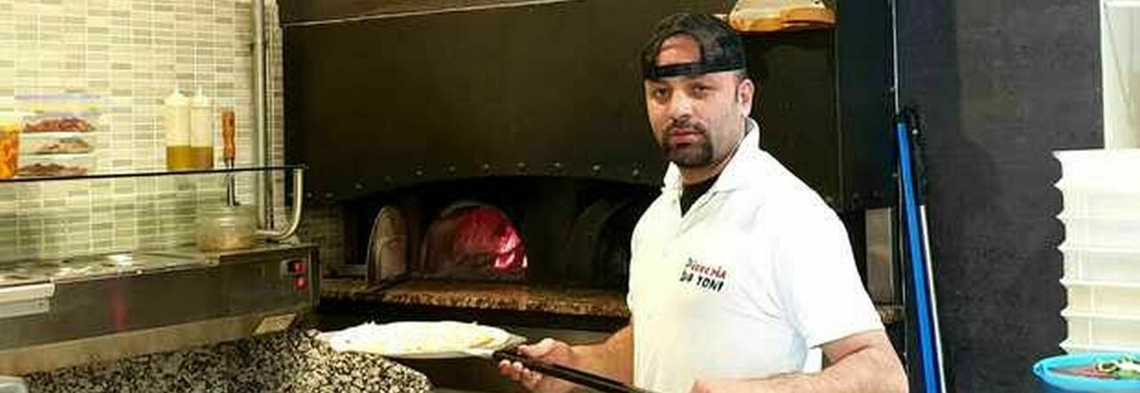 Pizzaiolo offre lavoro: «Cerco dipendenti, ma vogliono stare in nero e senza contratto»