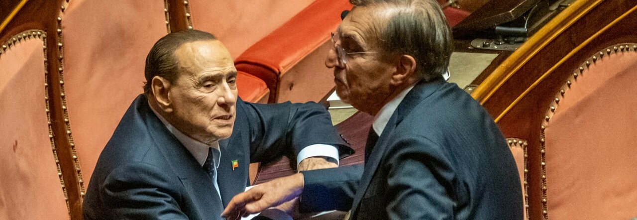 Berlusconi, il "vaffa" a La Russa e quella frase in Senato: « Le farò vedere chi sono...». Cosa è successo