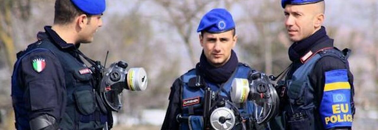 Kosovo, granata contro pattuglia Eulex dell'Unione europea: Pristina e Serbia ai ferri corti, truppe ai confini