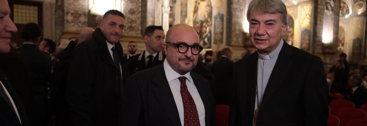 Il ministro Gennaro Sangiuliano con l'arcivescovo Mimmo Battaglia