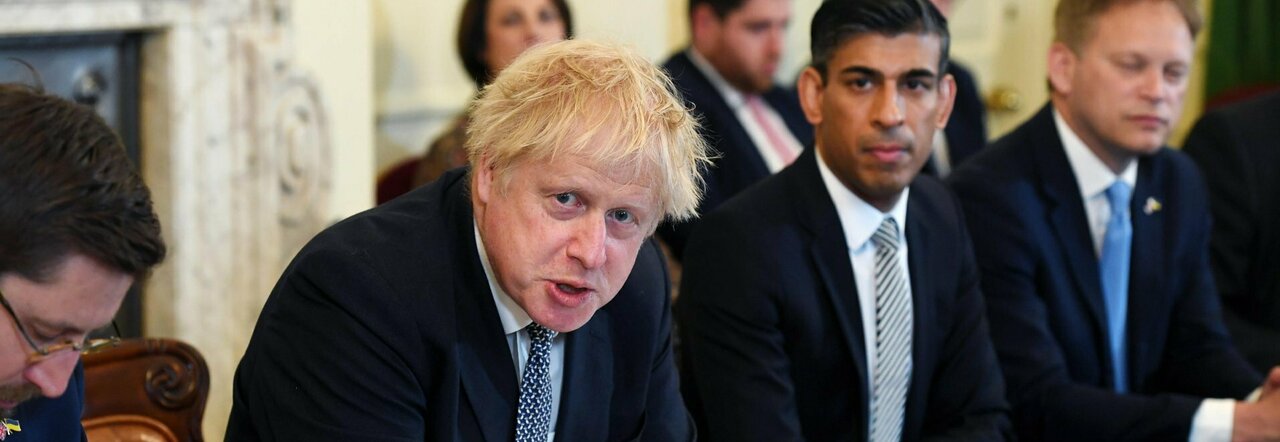 Johnson, dalle dimissioni (richieste) al futuro "azzoppato". Resisterà più di Thatcher e May?