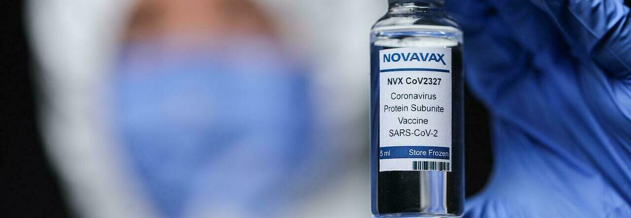 Novavax, come funziona il vaccino proteico in arrivo in Italia: differenze con Pfizer-Moderna