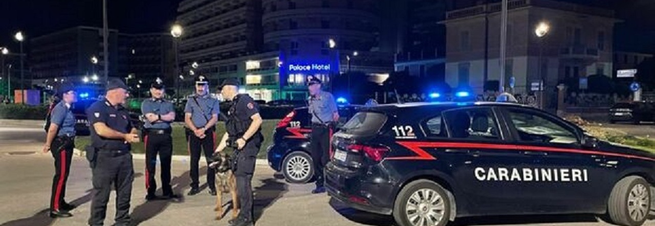 Senigallia, accorrono sul lungomare per una lite tra ragazzine: carabinieri insultati e sfidati dai bulli ubriachi